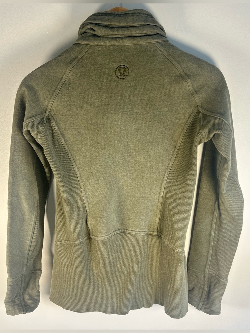 Lululemon Radiant Jacket II Size 2 Women’s Green Full Zip Sweater Thumbholes EUC - Picture 7 of 10